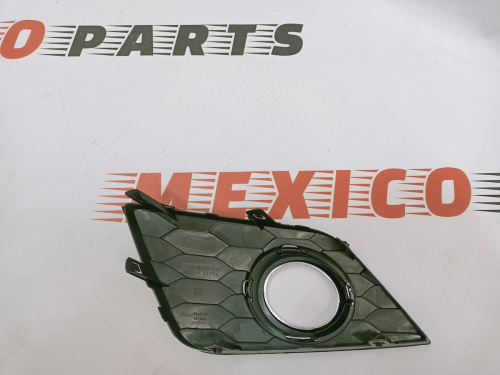 Рамка противотуманной фары правая Nissan Sentra 2016-2018 (62256-4AF0A), аналог
