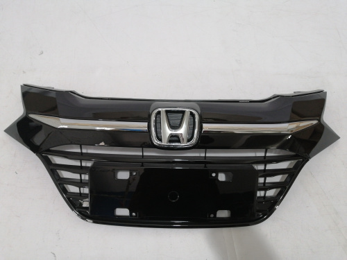 Решітка радіатора Honda HR-V 2014-2018 (71121-T7J-H00), аналог