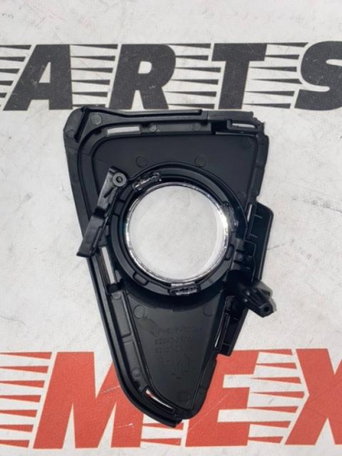 Рамка протитуманної фари права з хромом  USA Toyota RAV-4 2016-2018 (5203042060), аналог
