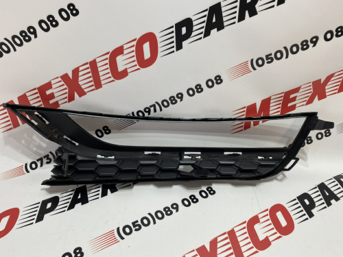 Рамка противотуманной фары без хрома правая USA Volkswagen Passat B7 2012-2015(561853666A9B9) , аналог