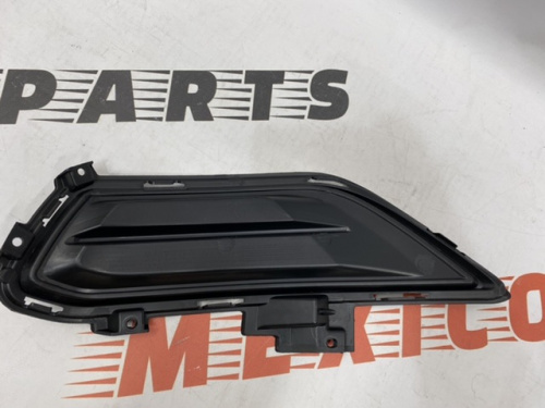 Заглушка противотуманной фары правая Ford Fusion 2013-2016 (DS7Z-17B814-AA), аналог