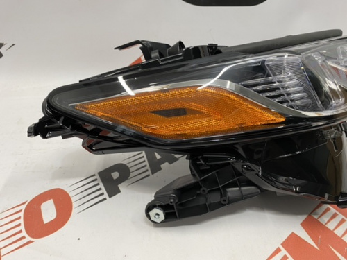Фара права галоген - LED  Toyota Camry 2018-2020 (81110-06C40), аналог