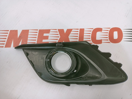 Рамка протитуманної фари права з хромом Mazda 3 2013-2015 (BJE150C11A), аналог