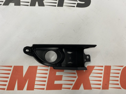 Рамка протитуманної фари права Mazda CX5 2017-2020, аналог