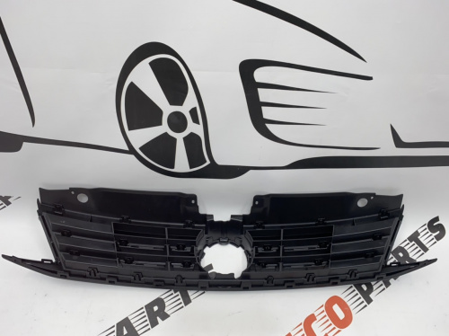 Решетка радиатора Volkswagen Jetta 2016-2018 (5C6853651AJZLL), аналог