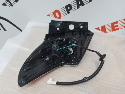 Ліхтар зовнішній (в крило) правий LED Toyota RAV4 2016-2018 (81551-42192), аналог