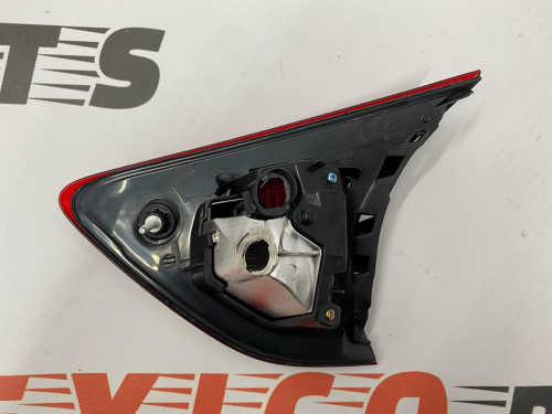 Ліхтар внутрішній в кришку багажника лівий Mazda CX5 2014-2017 (kd53513g0e), аналог