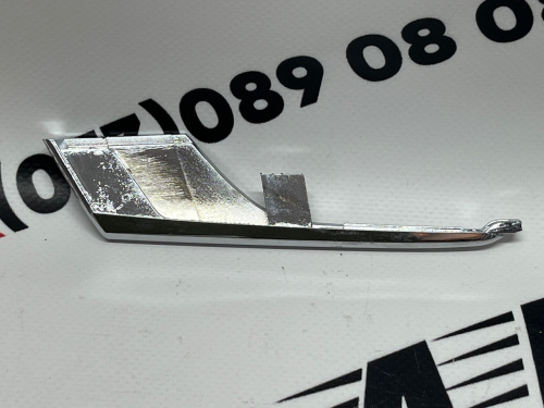 Хром переднього бампера нижній правий Tesla Model X 2015-2020 (1049612-00-F), аналог