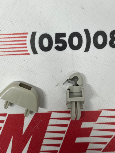 Крепление солнцезащитного козырька Passat B9 2019- (8W0857562A QE2), аналог