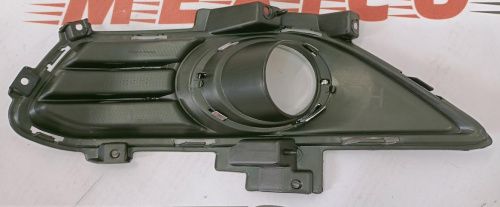 Рамка противотуманной фары правая матовая Ford Fusion 2013-2016 (DS7Z-17B814-BB), аналог