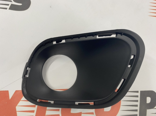 Рамка протитуманної фари права Jeep Cherokee KL 2014-2018 (68203220AA), аналог