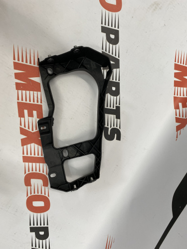 Кріплення фари ліве Volkswagen Touareg 2011-2014 (7P6806509), аналог