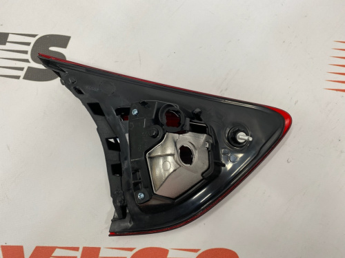 Ліхтар внутрішній в кришку багажника правий Mazda CX5 2014-2017 (kd53513f0e ), аналог