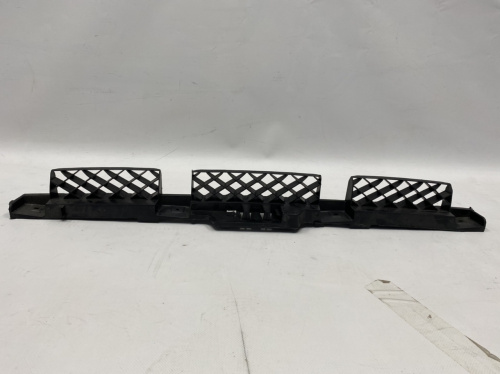 Крепление центральное заднего бампера Volkswagen Passat B7 2012-2015 (561807863A), аналог
