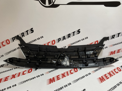 Решітка радіатора Mitsubishi Outlander 2019-2020 (7450B298), аналог
