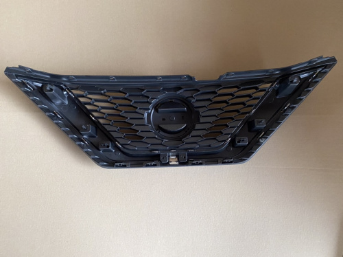 Решетка радиатора Nissan Qashqai 2019-2021 (62310HV32B), аналог