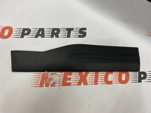 Накладка на задні праві двері  Nissan Kicks  2016-2020 (828705RB0A), аналог