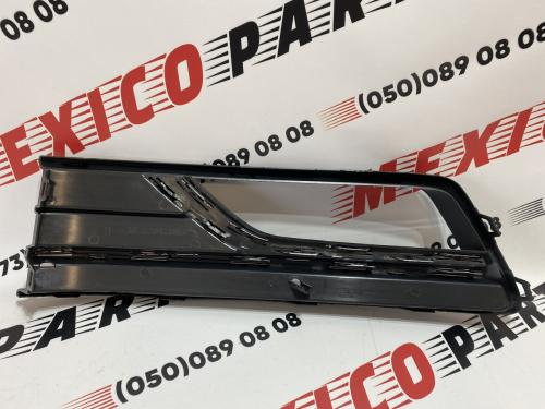 Рамка противотуманной фары с хромом правая USA  Volkswagen Passat B8 2016-2018 (561854662HRYP), аналог