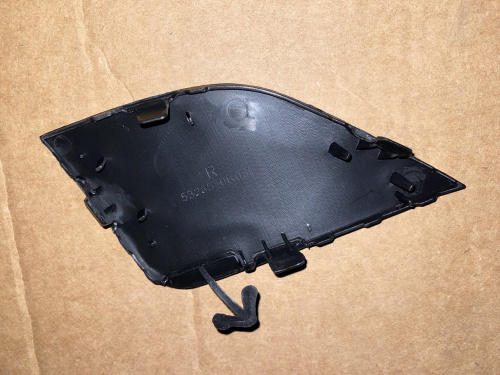 Заглушка переднього бампера права Toyota RAV-4 2016-2018 (53285-0R080), аналог