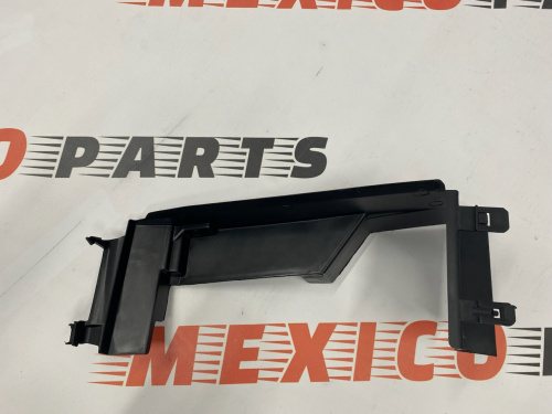 Дефлектор радиатора правый 1.0 Ford Focus 2012-2019 (F1EB8310FA), аналог