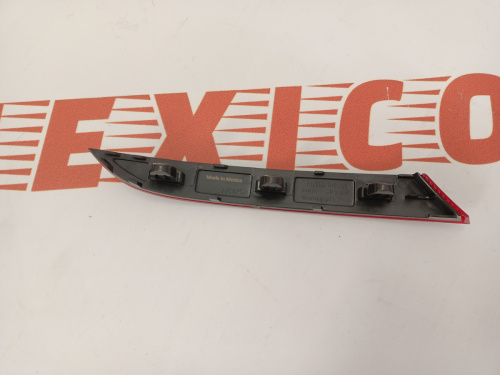 Катафот заднего бампера правый  USA  Volkswagen Passat B8 2016-2018 (561945106A), аналог