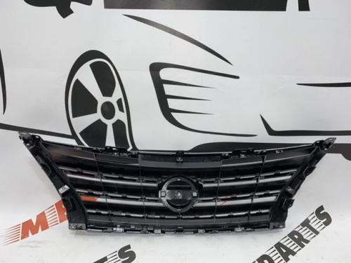 Решетка радиатора с хромом Nissan Sentra 2012-2016 (62310-3SH0A), аналог