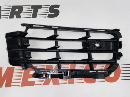 Решётка переднего бампера левая Volkswagen Touareg 2011-2014(7P68546619B9), аналог