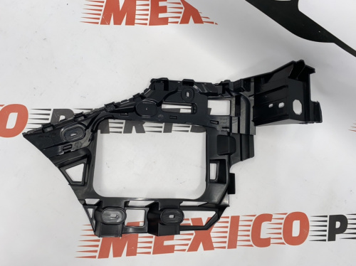 Кріплення заднього бампера праве Volkswagen Touareg  2010-2014 (7P6807376B), аналог