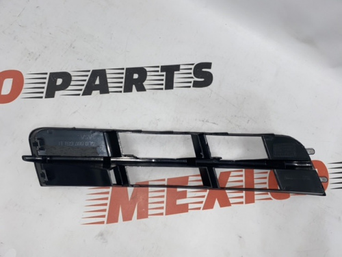 Решітка переднього бампера ліва верх AUDI Q7 2010-2015 (4L0807681B01C), аналог