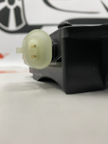 Электрозамок капота левый Tesla Model 3 2017-2020 (1098789-00-D), аналог
