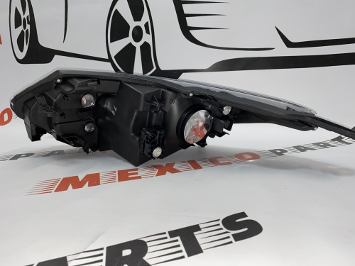 Фара права галоген Honda HR-V 2014-2018 (33100-T7S-A01), аналог