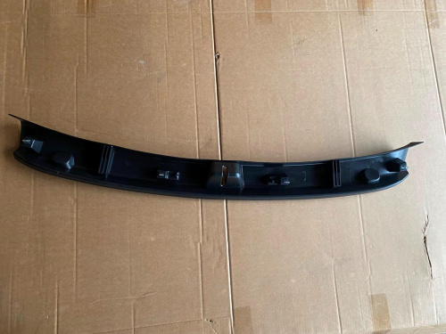 Накладка замка багажника Tesla Model Y 2020-2024 (149463100C), аналог