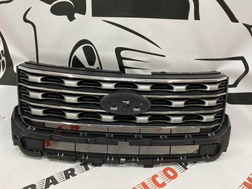 Решётка радиатора серая Ford Explorer 2016- 2017 (FB5Z-8200-AD), аналог