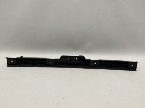 Крепление центральное заднего бампера Volkswagen Passat B7 2012-2015 (561807863A), аналог