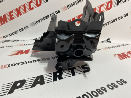 Кріплення переднього лонжерону праве Toyota Camry 2018-2023 (5701306020), аналог