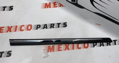 Накладка на передние двери с хромом левая Nissan X-Trail(Rogue) 2014-2020 (80877-6FL0A), аналог