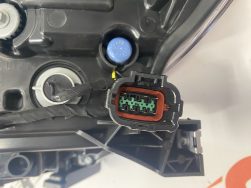 Фара права LED з жовтим катафотом USA Nissan Sentra 2019- (260106LB5A), аналог