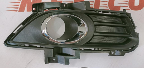 Рамка противотуманной фары правая матовая Ford Fusion 2013-2016 (DS7Z-17B814-BB), аналог