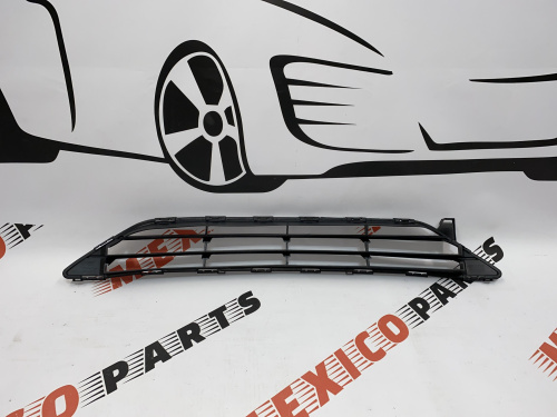 Решетка переднего бампера Nissan X-Trail(Rogue) 2017-2020 (62254-6FL0A ), аналог