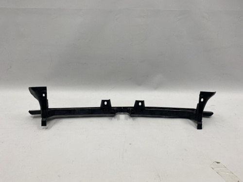 Крепление центральное решетки радиатора Volkswagen Passat B7 2012-2015 (561805705A), аналог