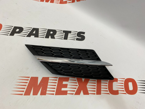 Решітка радіатора з хромом права Toyota RAV4 2013-2015 (53105-0R010 ), аналог