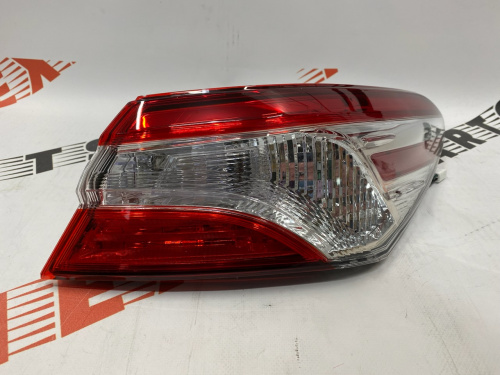 Ліхтар внутрішній (в крило) правий галоген  Toyota Camry 2018-2020 (81550-06720), аналог