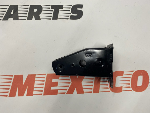 Кронштейн передньої балки правий  Mazda 3 2013-2018 (KDY03488X), аналог