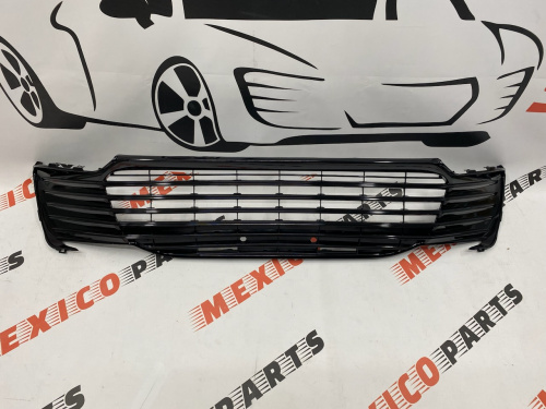 Решітка переднього бампера чорна  LE/XLE USA Toyota Camry 2021- (5310206280), аналог