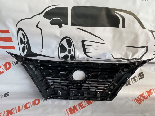 Решетка радиатора под дистрон і под камеру  Nissan X-Trail(Rogue) 2021-2023 (623106RA0A), аналог