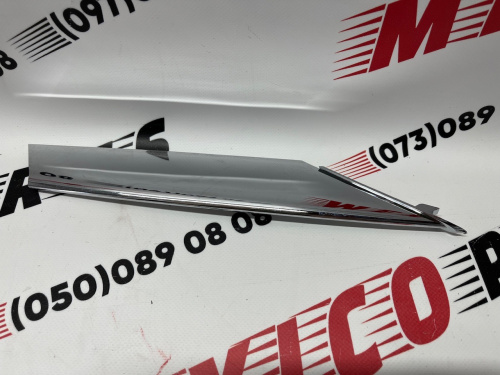 Накладка жалюзі верхня права хром Tesla Model S 2012-2020(1056380-00-C), аналог
