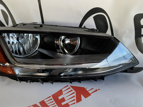 Фара правая с лед полоской USA Volkswagen Jetta 2012-2015 (5C7941006J), аналог