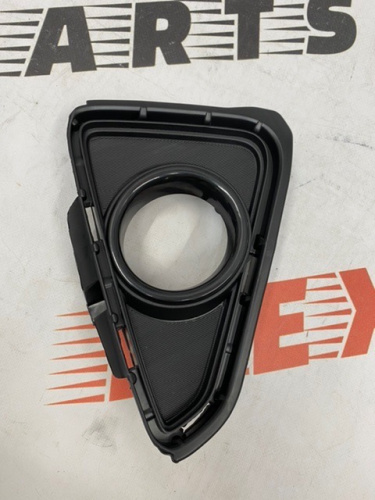 Рамка протитуманної фари права USA Toyota RAV-4 2016-2018 (52030-0R020), аналог