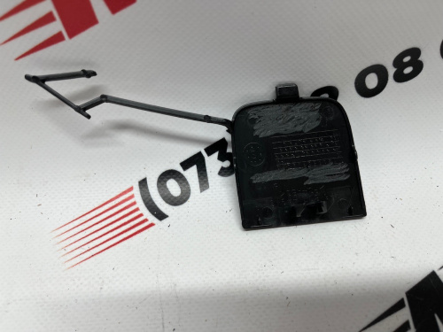 Заглушка буксировочного крюка заднего бампера левая Volkswagen  Touareg  2015-2018 (7P6807449CGRU), аналог