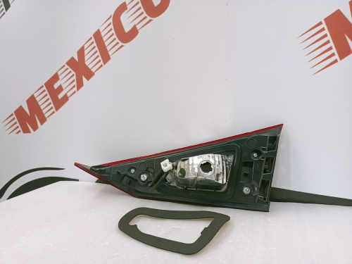 Ліхтар внутрішній (в кришку багажника) правий LED Mazda 3 2016-2018 (B53W-51-3F0A), аналог